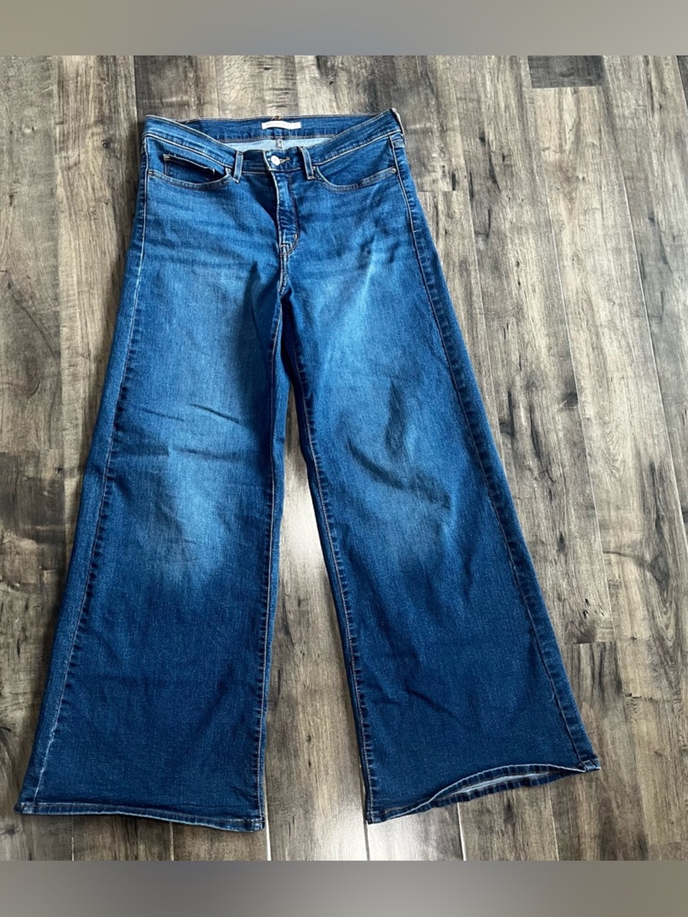 Levi's 318 Shaping Wide-Leg Jeans Women's 31 Blue Med/Dark Wash High Rise